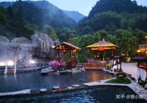 夏季其实也适合泡温泉,来一次温泉旅游也是极好的