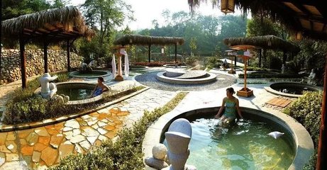 温汤镇 退休生活的养生天堂，温泉暖身菊花养心