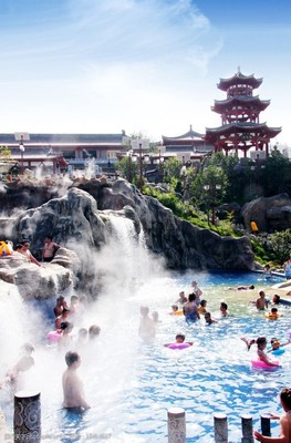 温泉之旅 温暖身心的惬意体验